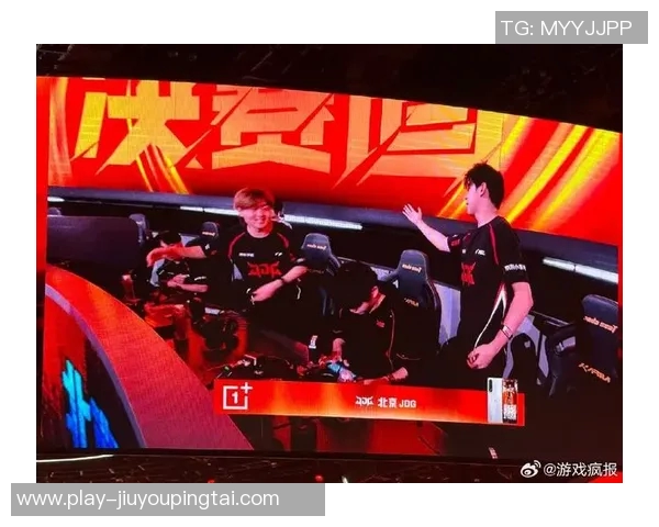 世界杯新闻和平精英焦点：深入分析JDG在比赛中的耐力表现与策略调整